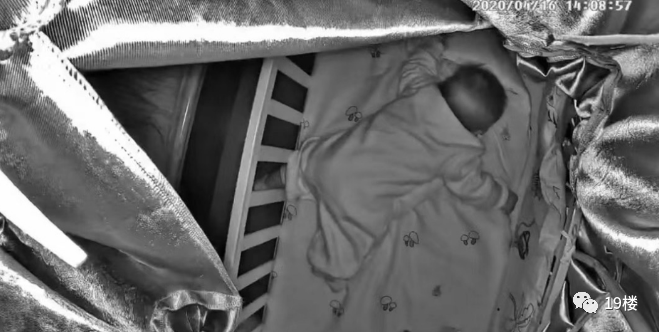 三个月女婴训练趴睡时身亡 详细经过曝光妈妈全程死亡直播令人愤怒