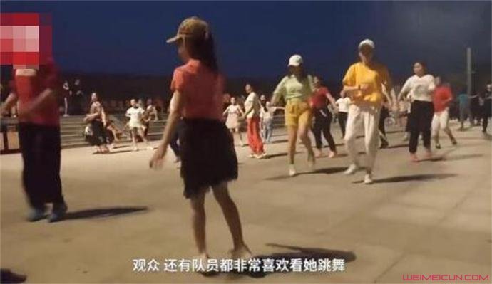 8岁女孩被大妈选为广场舞领舞引热议 8岁女孩广场舞为什么跳这么好